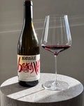 Famille Isabel Ferrando Côtes du Rhône Clos Beatus Ille 2025 med et glas vin
