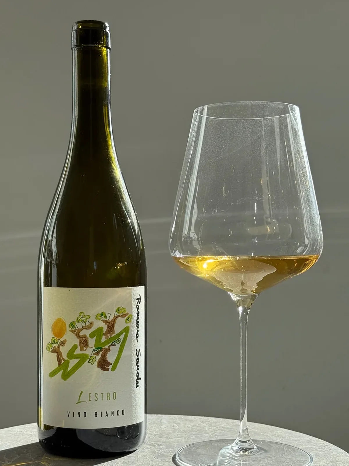Rosanna Sandri Vino Bianco L'Estro 2025 flaske og glas