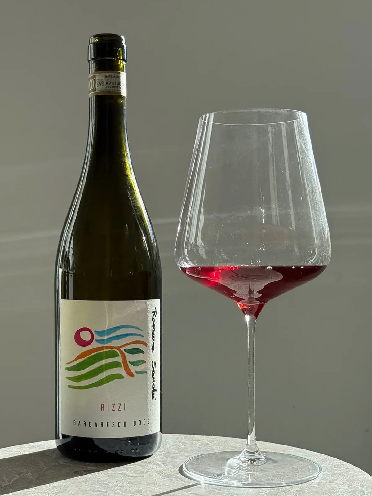 Rosanna Sandri Barbaresco Rizzi 2023 flaske og glas